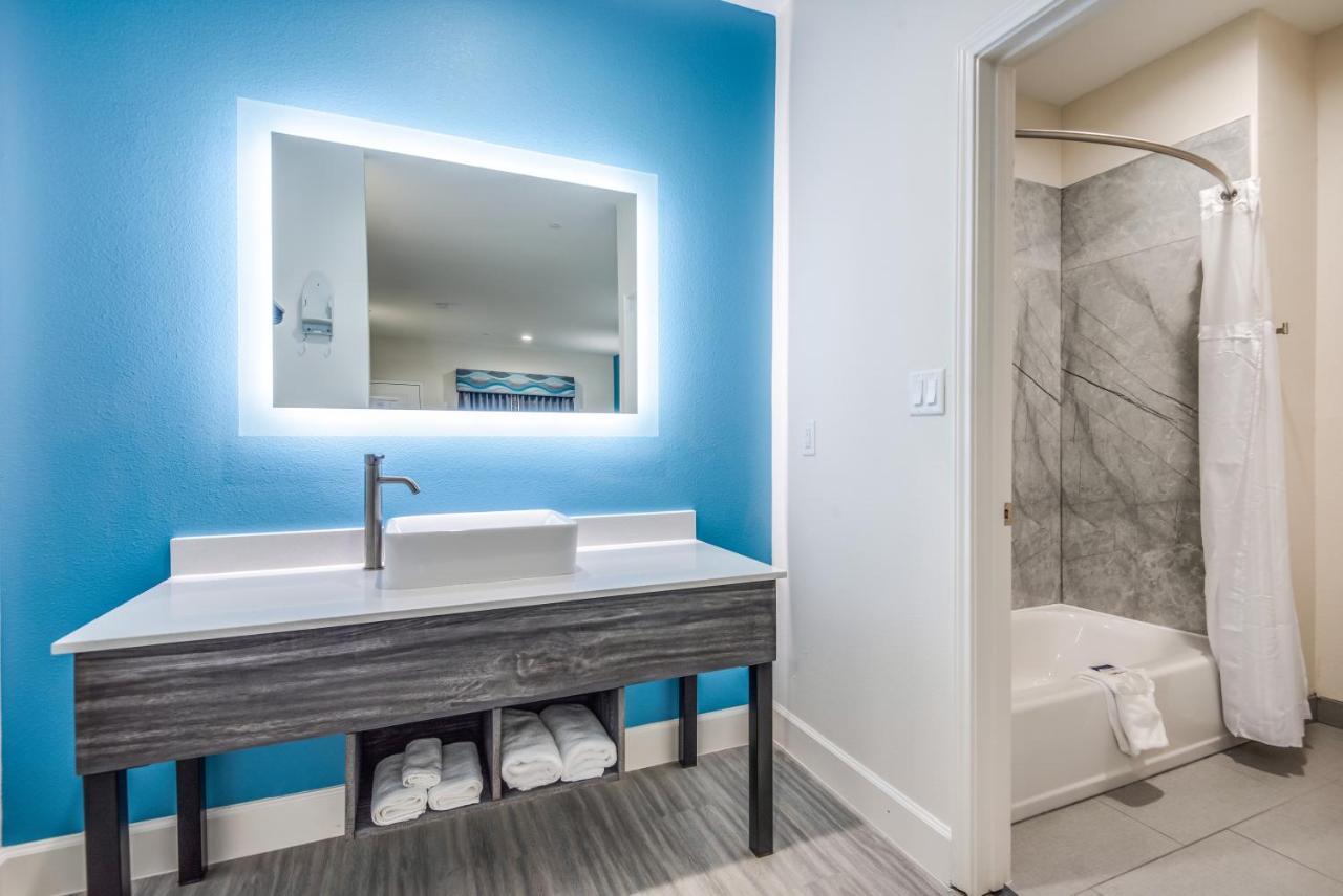 Americas Best Value Inn & Suites Houston At Hwy 6 מראה חיצוני תמונה